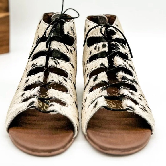 Naughty Monkey Nola Sandals in Black & White - Picture 4 of 7